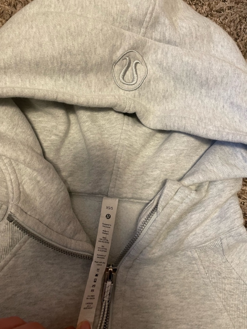 Lululemon Cropped Light Gray Hooded Pullover Scuba Sweater Size XS - Picture 4 of 4